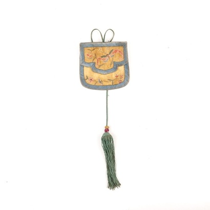 A Mid-Qing Dynasty Embroidered Pouch