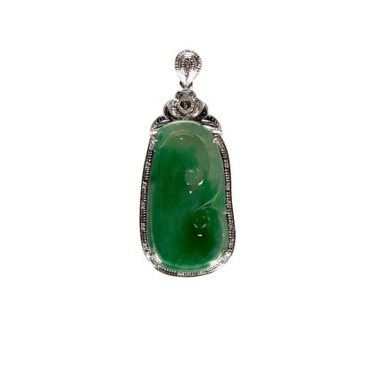A Chinese Platinum Pendant with Jadeite Pattern