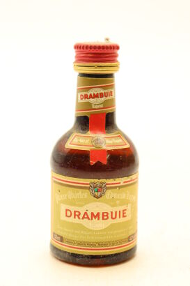 (1) Drambuie Whisky Liqueur, 40% ABV, 50ml