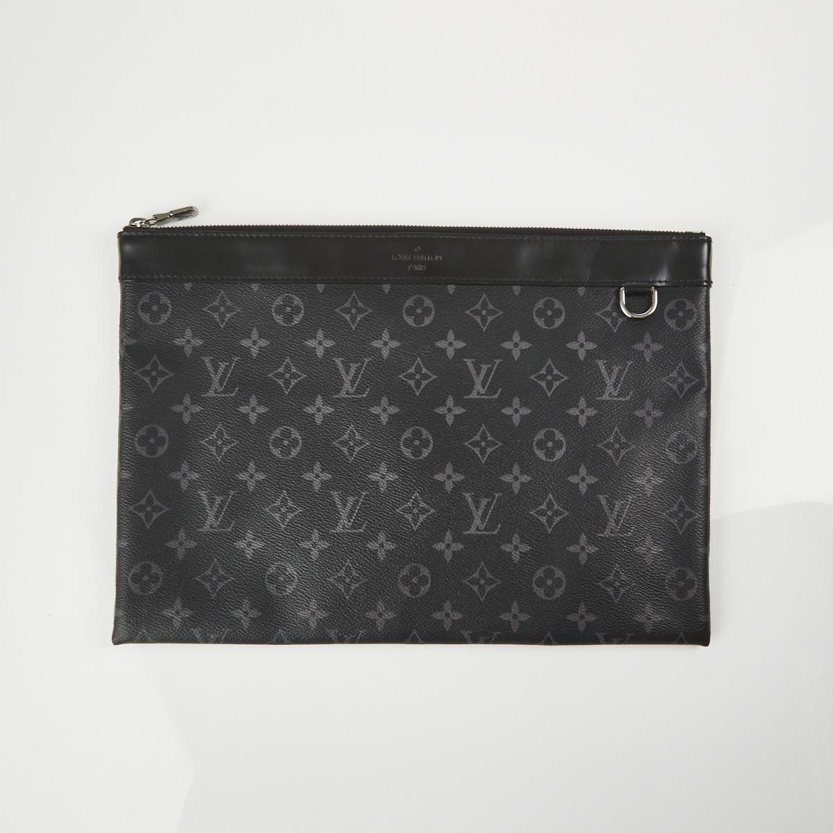 Sold at Auction: Louis Vuitton, Louis Vuitton Pochette Messenger