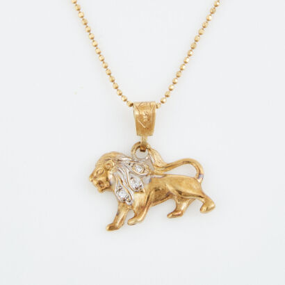 14ct Gold, Lion Pendant with Clear Stones on 40cm Chain.