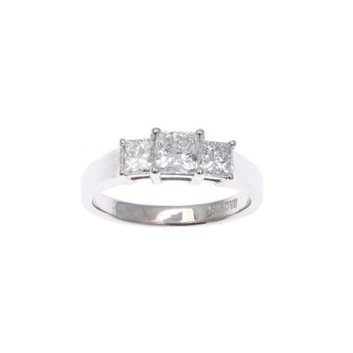 18ct Three Stone Diamond Ring