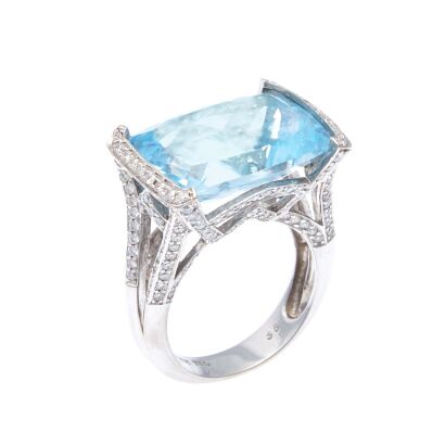 18ct Blue Topaz and Diamond Ring