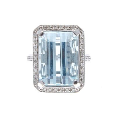 18ct Aquamarine and Diamond Ring