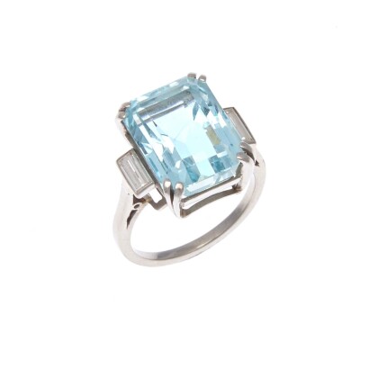 18ct Aquamarine and Diamond Ring