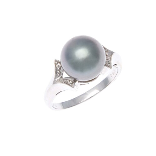 18ct Tahitian Pearl and Diamond Ring