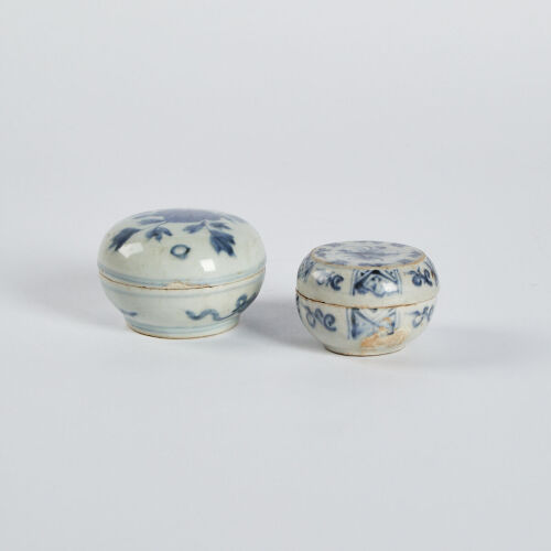 Chinese Ming Dynasty Blue and White Small Jar with Cover X 2p