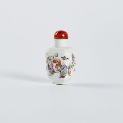 A Chinese Qing dynasty famille-rose �hundred boys' snuff bottle (Qianlong Mark)