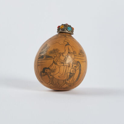 A Chinese gourd-carved 'erotica' snuff bottle