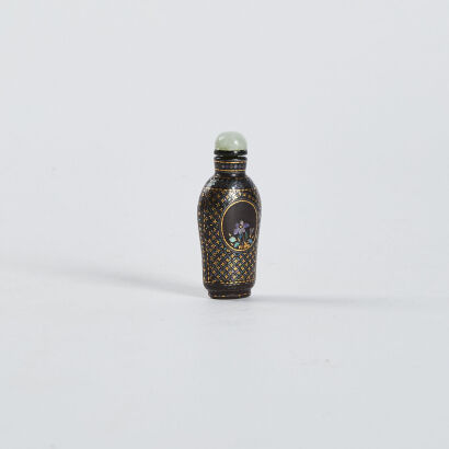 A Chinese 20th Century mother-of-pearl inlaid lacquer snuff bottle