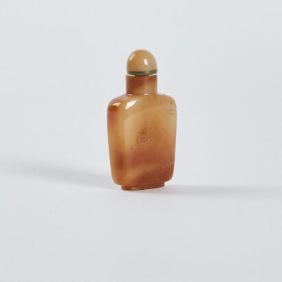 A Chinese flattened agate 'bats' snuff bottle