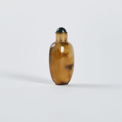 A Chinese coquina agate snuff bottle