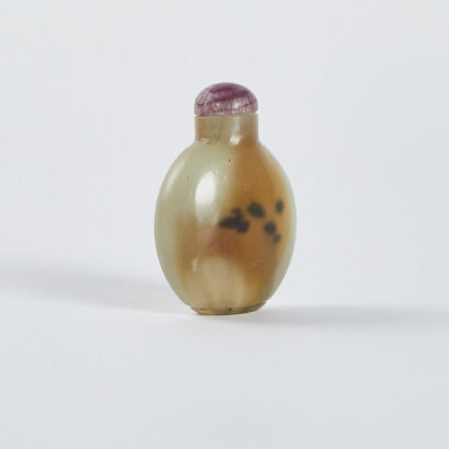 A Chinese coquina agate snuff bottle