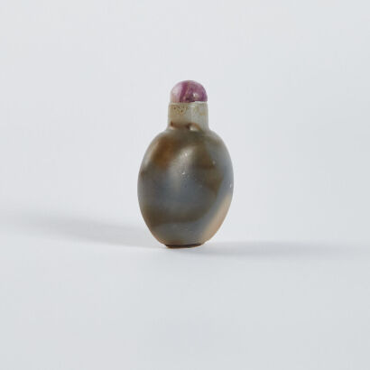 A Chinese coquina agate snuff bottle