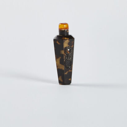 A Chinese tortoiseshell hexagonal snuff bottle