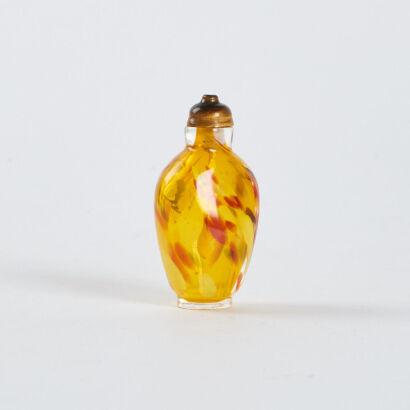 A Chinese yellow ground glass snuff bottle with spots