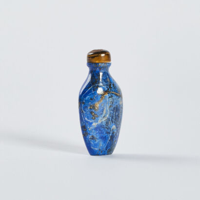 A Chinese lapis lazuli snuff bottle