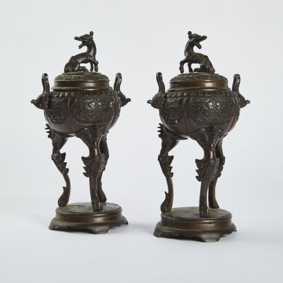 A pair of Chinese 19th century Animal Button Cover Tripod Double ear Bronze Aroma Diffuser