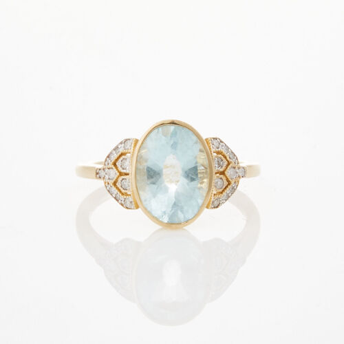 14ct Yellow Gold, 2.85ct Aquamarine and .11ct Diamond Ring