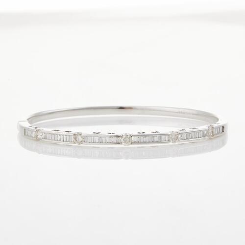 18ct White Gold, 1.76ct Diamond Bangle