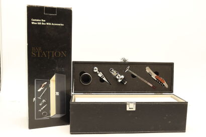 (1) Bar Station Wine Gift Box with Accessories