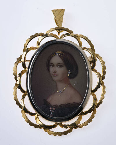 An Italian miniature pendant brooch, the hand painted miniature set with white stones in an open work frame 18ct yellow gold. Weight 7.2 grams. Length 50mm.