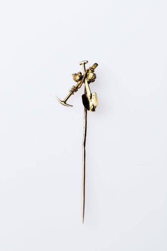 A Victorian gold miners stickpin, with pick, shovel and nugget motif with rope halter. Unmarked. Weight 2.3 grams Length 67mm. Circa 1880.