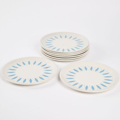 A Set Of Eight Crown Lynn Super Vitrified Hotelware Dinner Plates