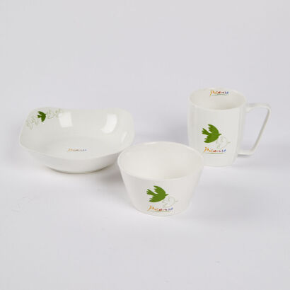 A Picasso Art Collection 1988 Cup And Two Bowls