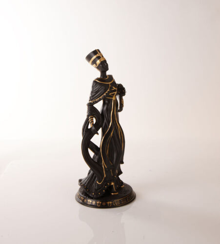 A Wedgwood Basalt Nefertiti Figurine