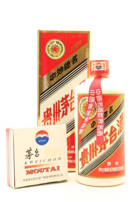 (1) 2001 Kweichow Five Star Moutai with 2 glasses, 53% ABV, 500ml (GB)