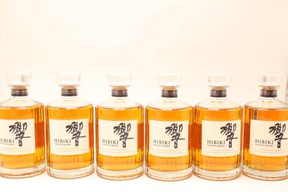 (6) Hibiki Japanese Harmony Blended Whisky, 43% ABV, 700ml