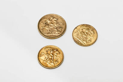 A full sovereign and two half sovereigns, the gold full sovereign dated 1895, Melbourne Mint; the gold &nbsp;half sovereigns dated 1912, Sydney Mint and 1913, unmarked, London. Total weight 15.87 grams.