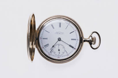 A 19th century American waltham gold hunter pocket watch, 1893. Stamped 14k with number 121629. Engine turned covers. 17 jewel lever movement number 6526106, excellent enamel dial. With wooden case. Diameter 52mm. Weight 113.4 grams.