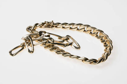 Three gold bracelets, of curb link design and an additional gold curb link section. 9ct yellow gold. Weight 78.8 grams.