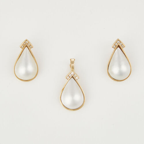 14ct Yellow Gold, Mabe Pearl/ Diamond Earring and Pendant Set