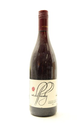 (1) 2011 Mt. Difficulty Pinot Noir, Bannockburn