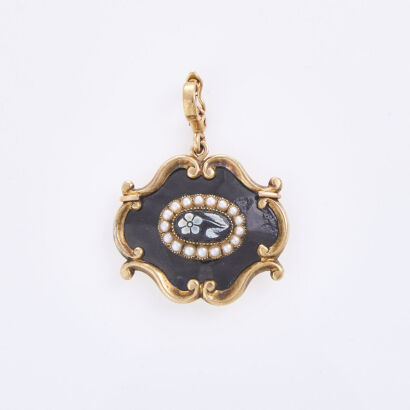 10ct Yellow Gold, Victorian Memorial Pendant