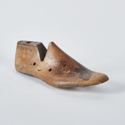 A Cobblers Shoe Form