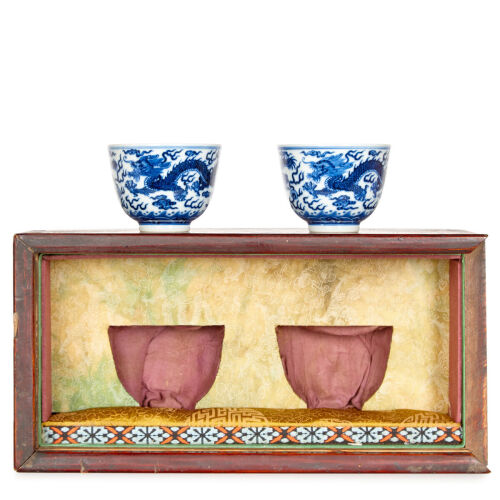 A Pair of Blue-and-white Tea Cups with dragon pattern (Qing Dynasty Qianlong Mark)