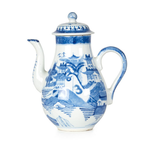 A Chinese early 19th Century Blue-and-white Exported Teapot with Chinese landscape pattern