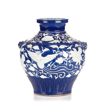 A Chinese Blue-and-white Largr Jar with white flower pattern and two ears