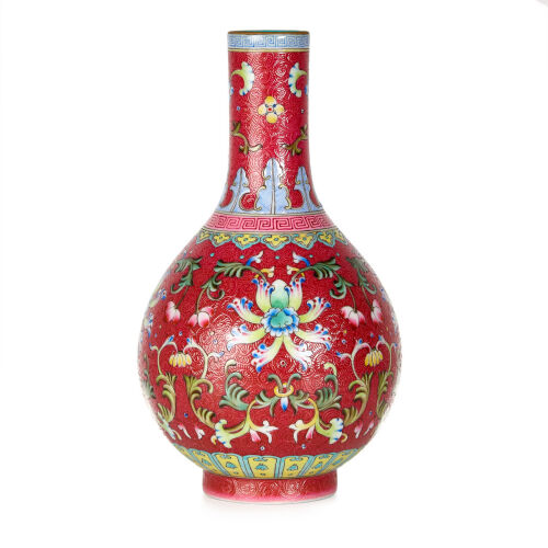 A Chinese Famille Rose Porcelain Vase (Qing Dynasty Qianlong Mark)