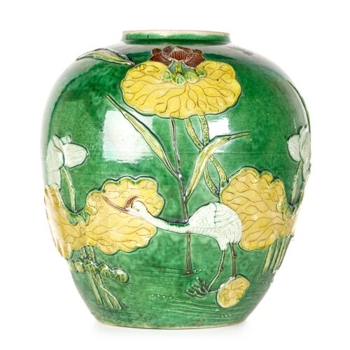 A Qing Dynasty Guangxu Period Plain Tricolor Pot with bird and flower pattern (no lid)