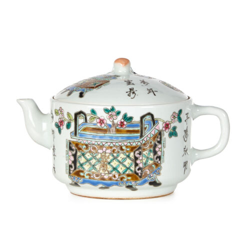 A Famille Rose Teapot with Flower Pattern (Qing Dynasty Tongzhi Mark)