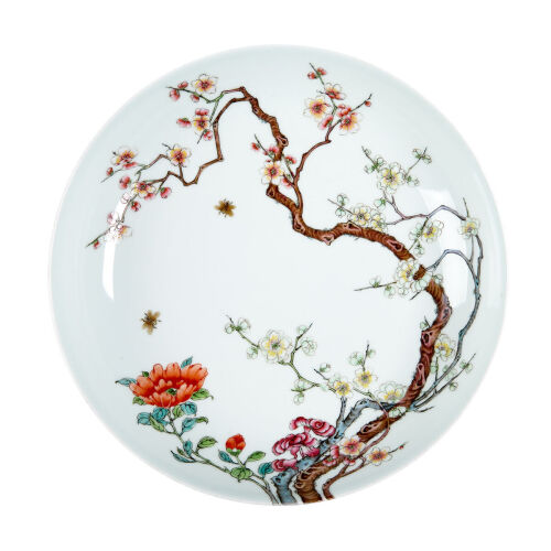 A Chinese Famille Rose Plate with flower pattern (Qing Dynasty Yongzheng Mark)