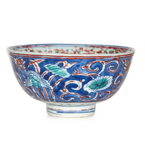 A Ming Dynstay Blue-and-white Bowl with flower pattern