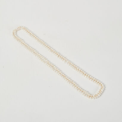 A 1920s Flapper Style Freshwater Pearl Necklace