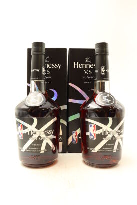 (2) Hennessy VS Cognac Collector's Edition, 40% ABV (GB)