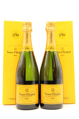 (2) NV Veuve Clicquot Ponsardin Yellow Label Brut, Champagne